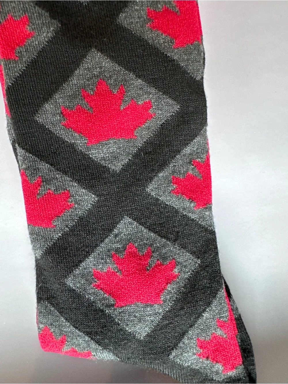 💜3/$15 NWT Canadian Maple Leaf Socks Adult One Size Gray Black Argyle Souvenir